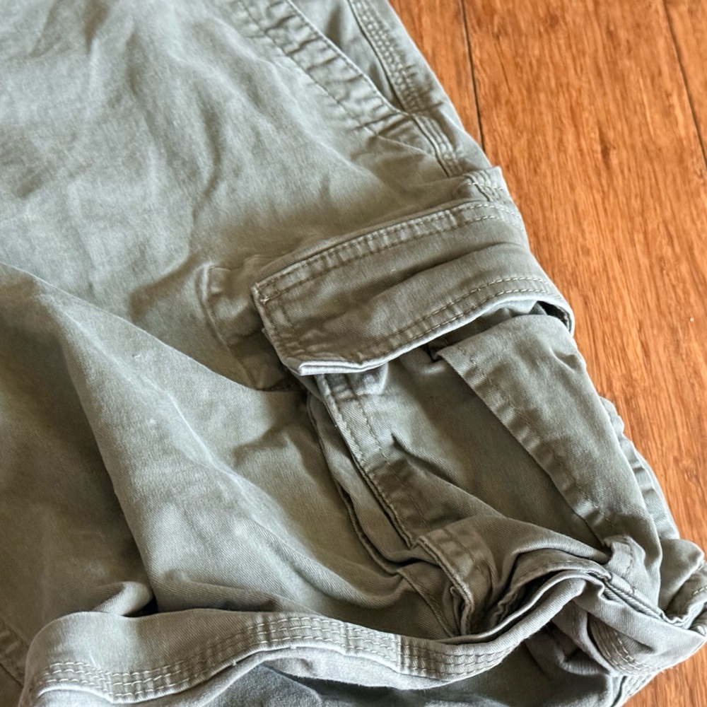 GAP Olive Green Cargo Shorts - Picture 5 of 5